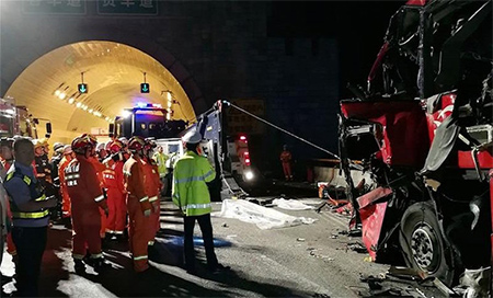Accidente de autobús en China Más de 18 muertos por un accidente de tráfico en China